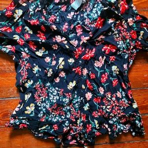 H&M Womens Cinched Black Foral Top size medium